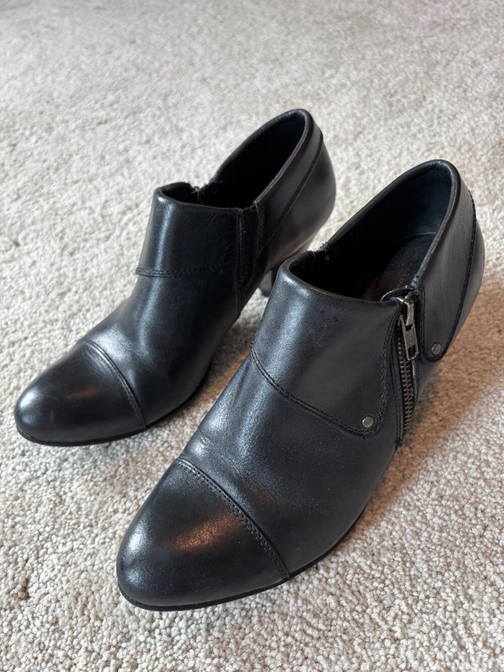 Born BOC Heeled Leather Black Bootie, Size 9 - Picture 4 of 10